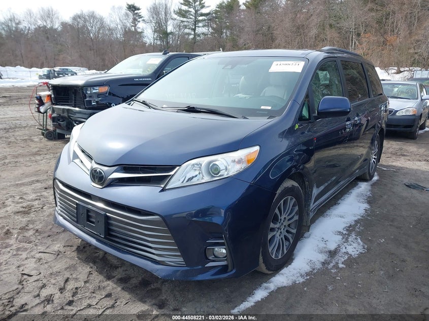 2018 Toyota Sienna Xle 8 Passenger