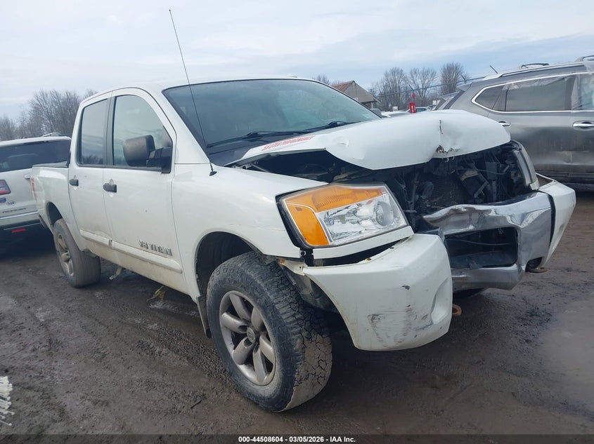 2013 NISSAN TITAN SV