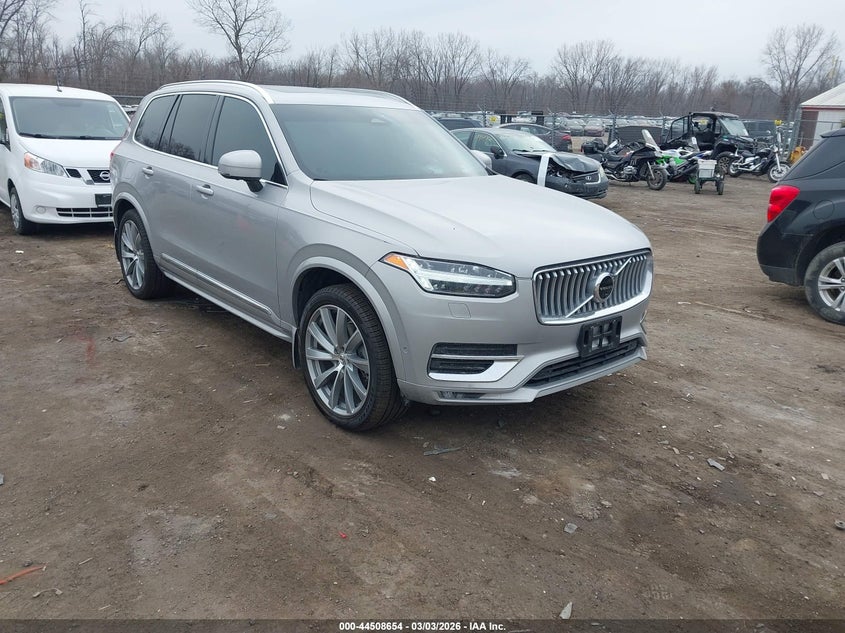 2023 VOLVO XC90 B6 ULTIMATE 6-SEATER