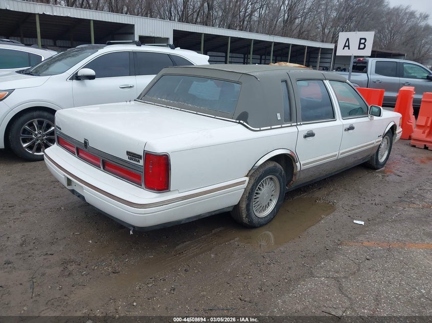 1997 Lincoln Town Car Signature
