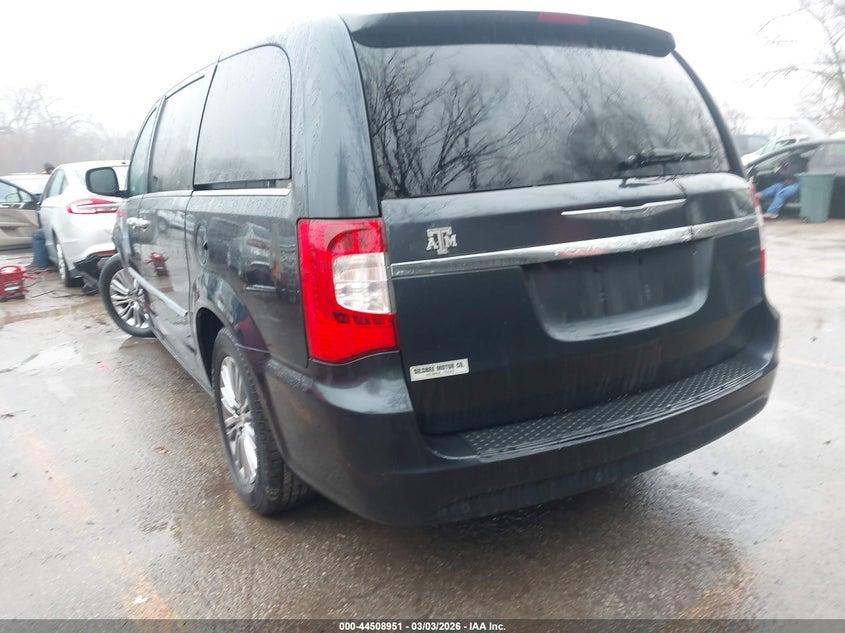 2014 CHRYSLER TOWN & COUNTRY auction photo 3