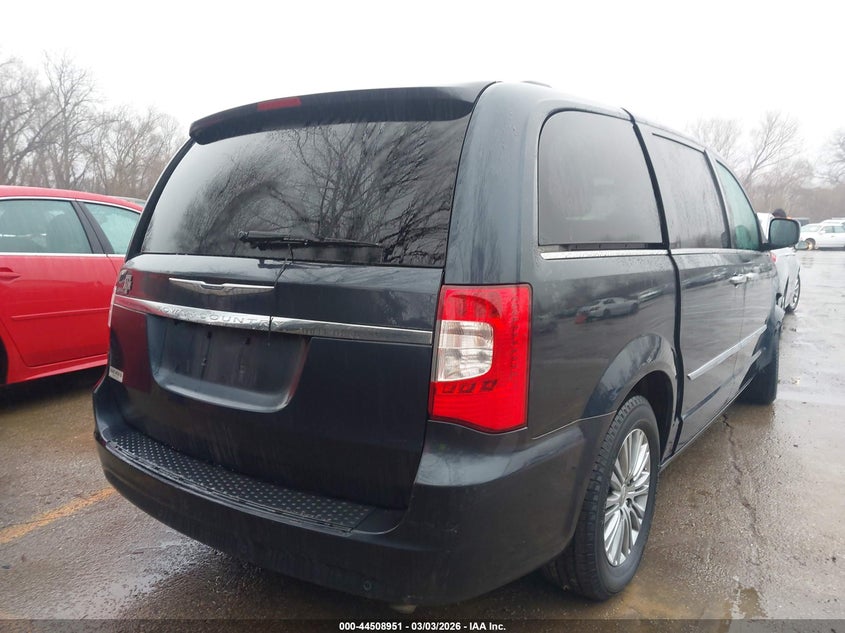 2014 CHRYSLER TOWN & COUNTRY auction photo 4