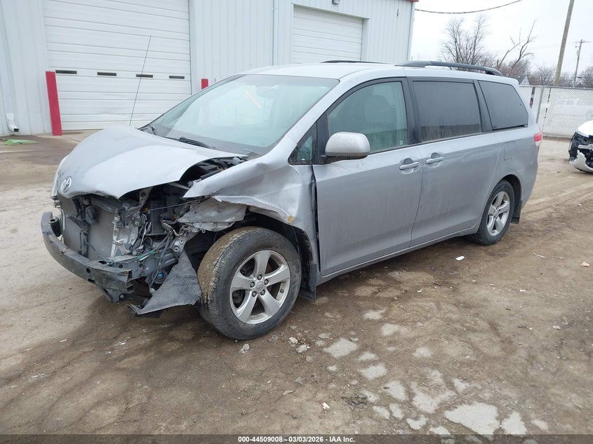 2013 Toyota Sienna Le V6 8 Passenger
