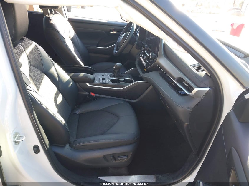 2024 Toyota Highlander Hybrid Xle Nightshade