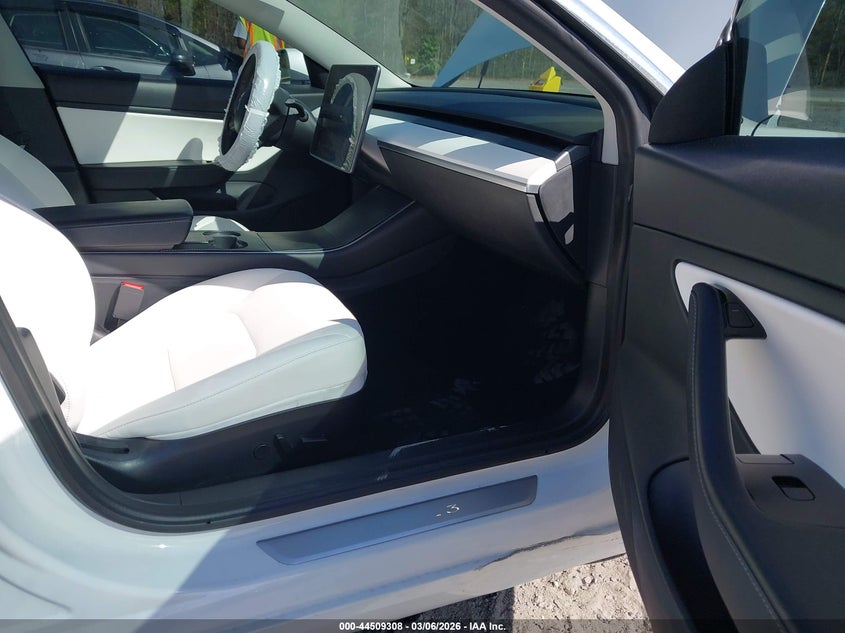 2020 Tesla Model 3 Standard Range Plus Rear-Wheel Drive/Standard Range Rear-Wheel Drive