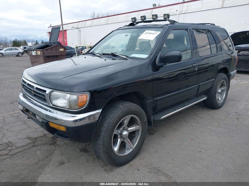 1996 Nissan Pathfinder Xe/Le