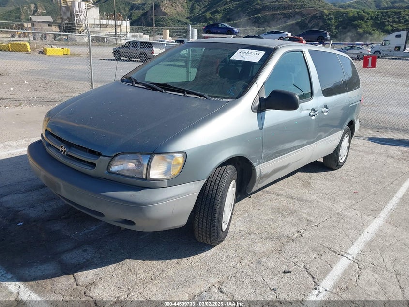 1999 Toyota Sienna Ce