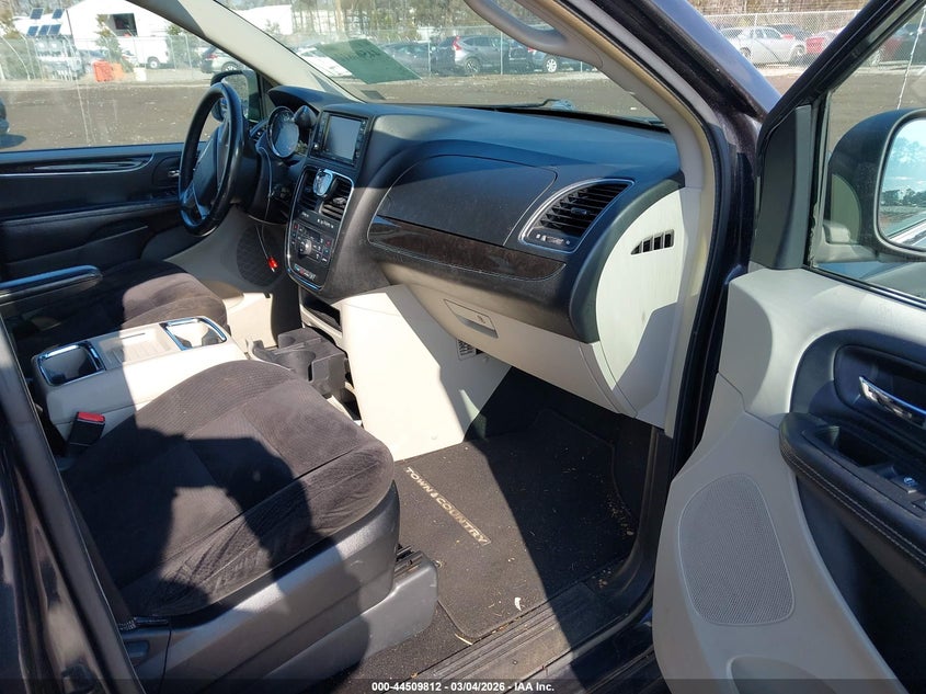 2014 Chrysler Town & Country Touring