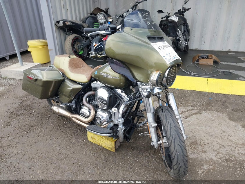 HARLEY-DAVIDSON FLHX 2016