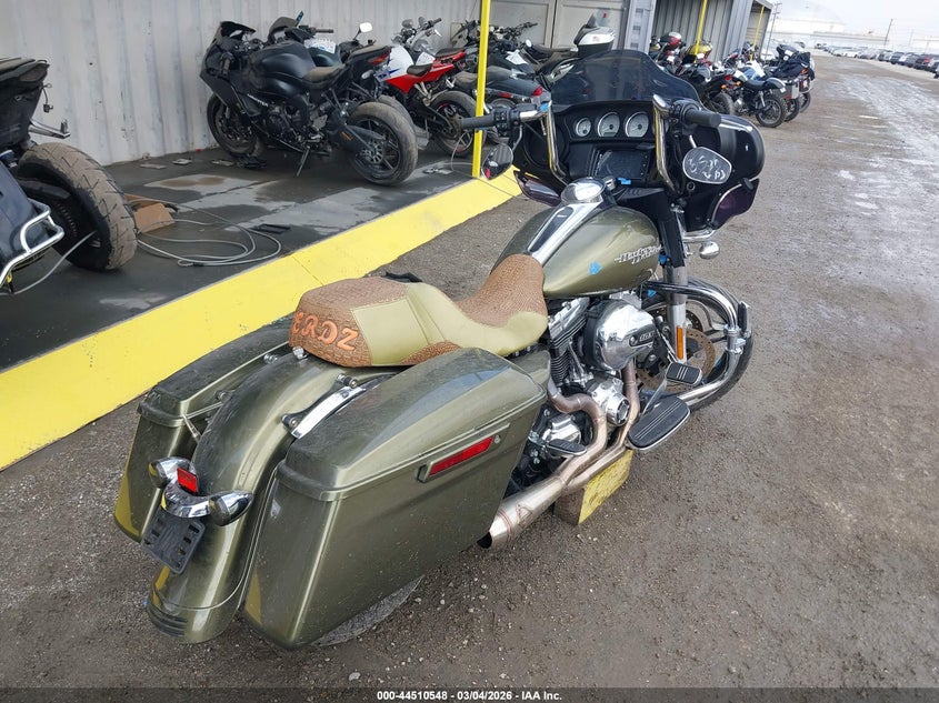 HARLEY-DAVIDSON FLHX 2016