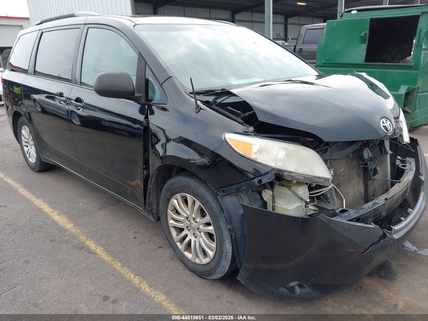 2014 Toyota Sienna Xle V6 8 Passenger