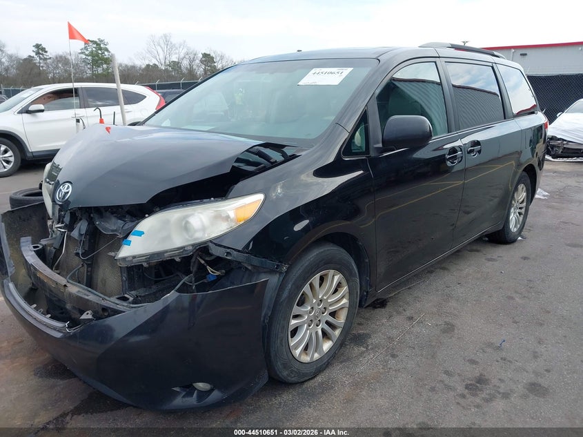 2014 Toyota Sienna Xle V6 8 Passenger