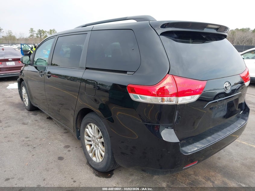2014 Toyota Sienna Xle V6 8 Passenger