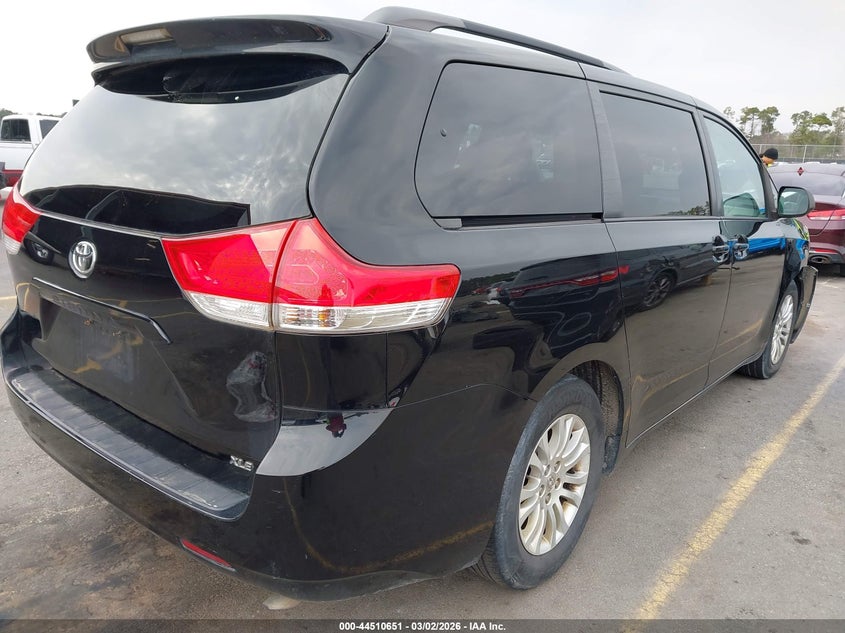 2014 Toyota Sienna Xle V6 8 Passenger