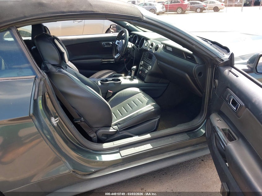 2016 Ford Mustang V6