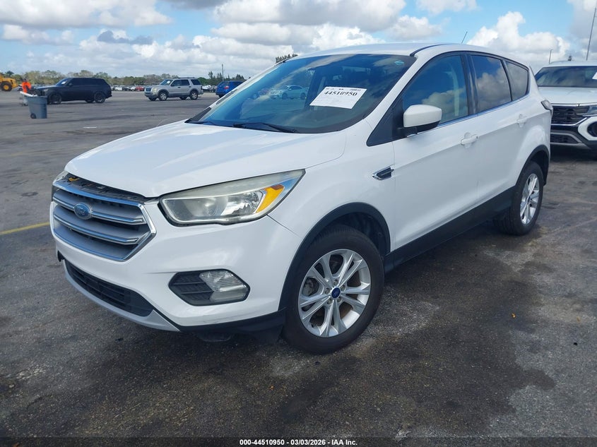 VIN 1FMCU0GD2HUE64806 2017 FORD ESCAPE SE