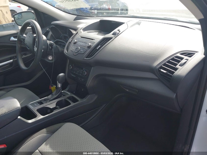VIN 1FMCU0GD2HUE64806 2017 FORD ESCAPE SE