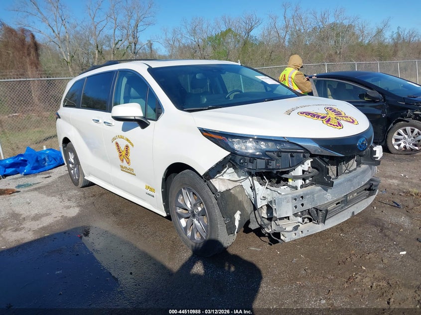 2021 Toyota Sienna Xle