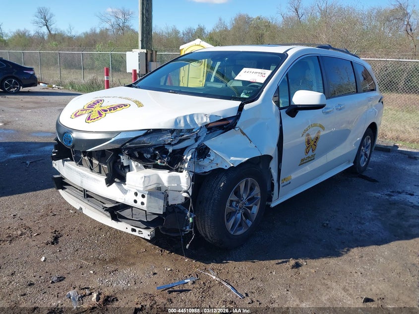 2021 Toyota Sienna Xle
