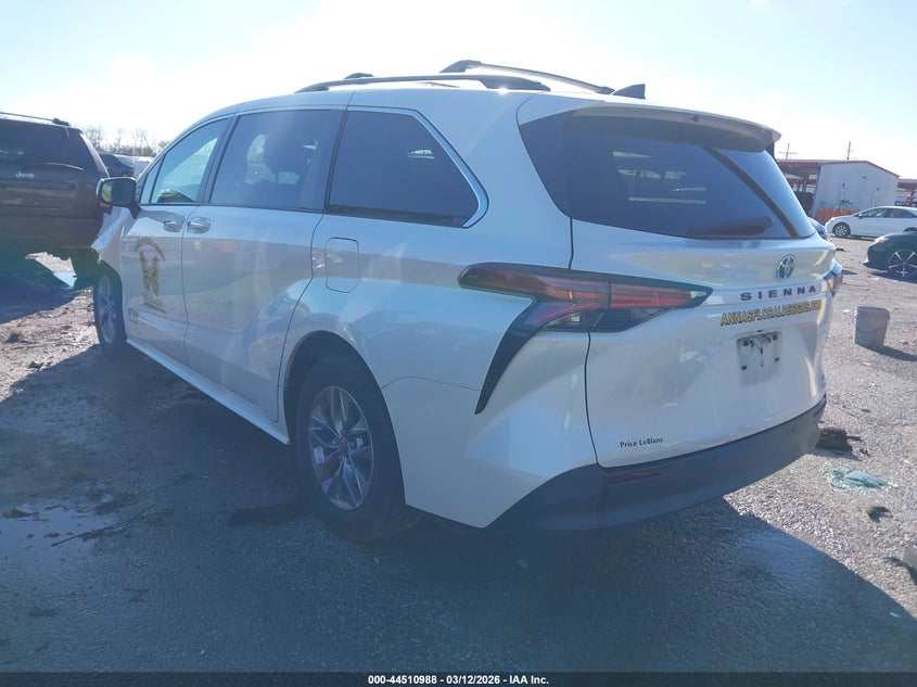 2021 Toyota Sienna Xle
