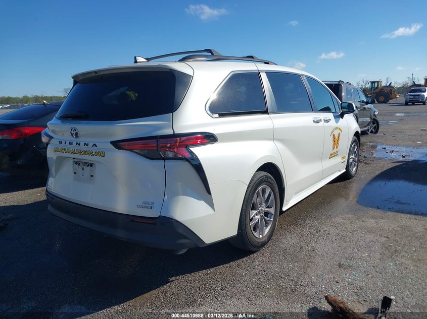 2021 Toyota Sienna Xle