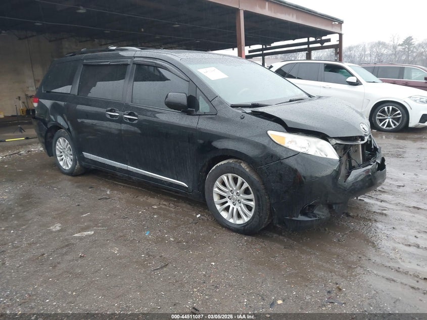2014 Toyota Sienna Xle V6 8 Passenger