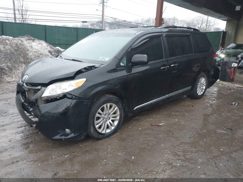 2014 Toyota Sienna Xle V6 8 Passenger