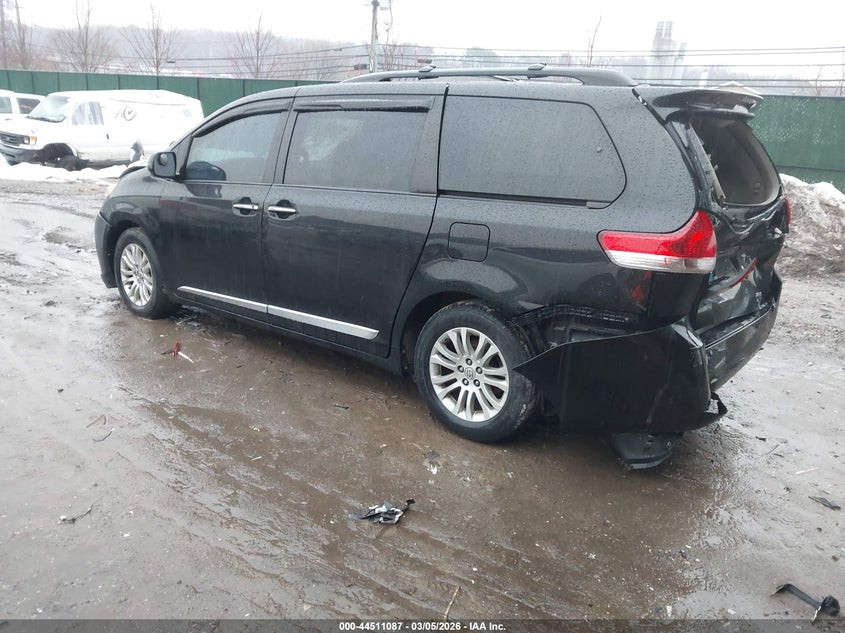 2014 Toyota Sienna Xle V6 8 Passenger