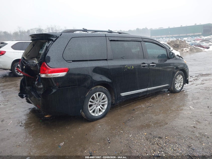 2014 Toyota Sienna Xle V6 8 Passenger