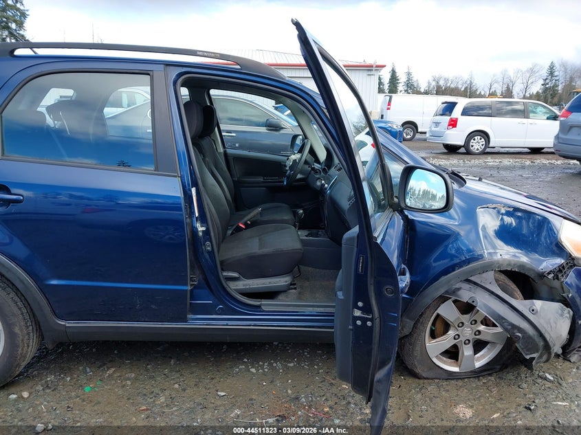 2011 Suzuki Sx4 Premium/Tech Valu Pkg (Nav)
