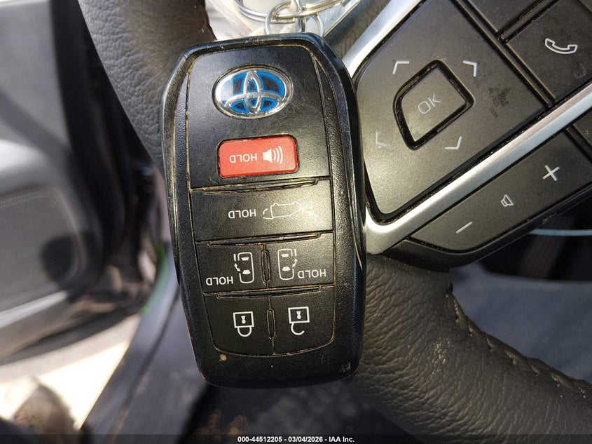 TOYOTA SIENNA - zdjęcie 11