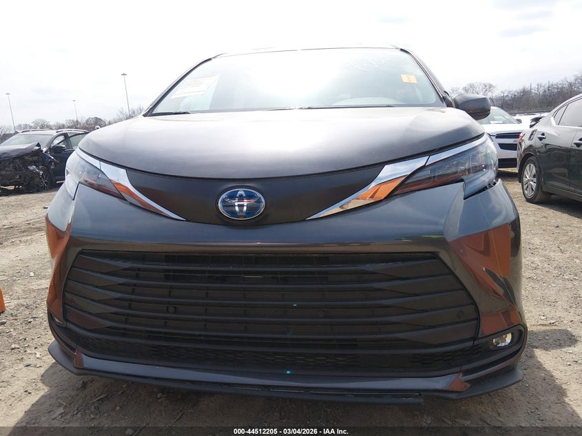 TOYOTA SIENNA - zdjęcie 13