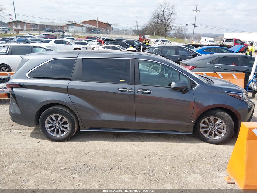 TOYOTA SIENNA - zdjęcie 14