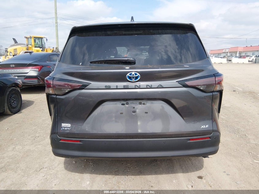 TOYOTA SIENNA - zdjęcie 17