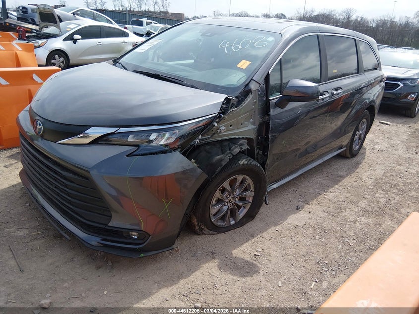 TOYOTA SIENNA - zdjęcie 2