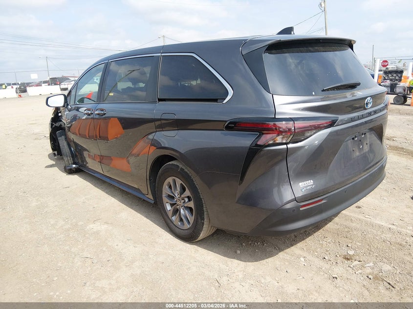 TOYOTA SIENNA - zdjęcie 3