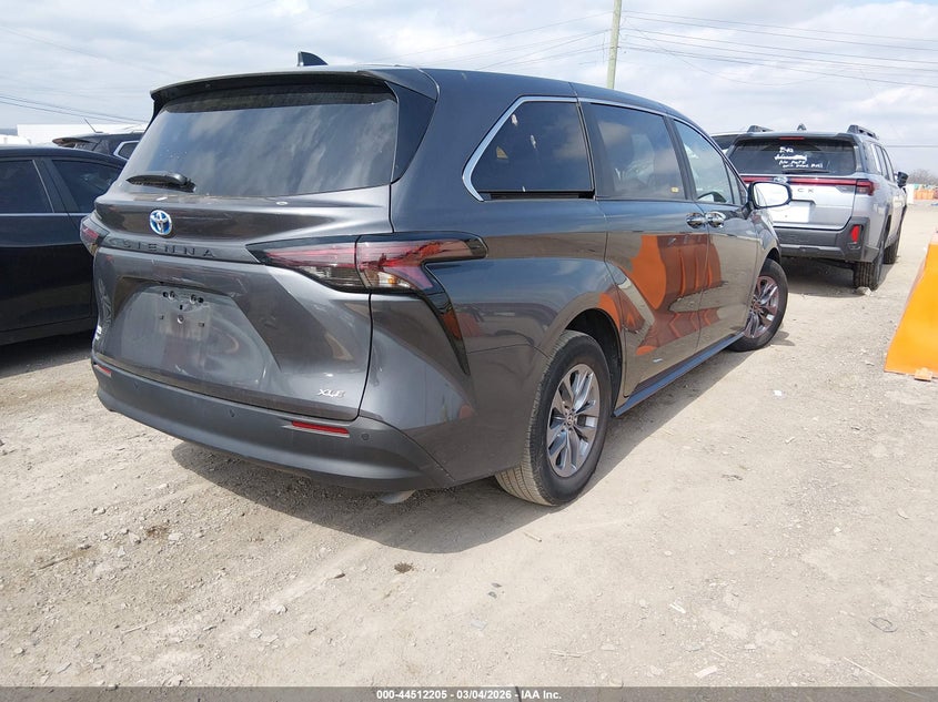 TOYOTA SIENNA - zdjęcie 4