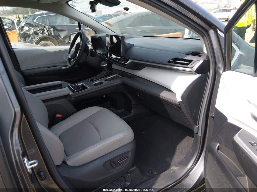 TOYOTA SIENNA - zdjęcie 5