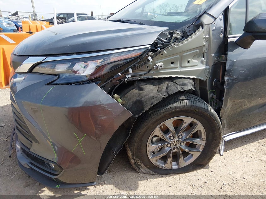 TOYOTA SIENNA - zdjęcie 6