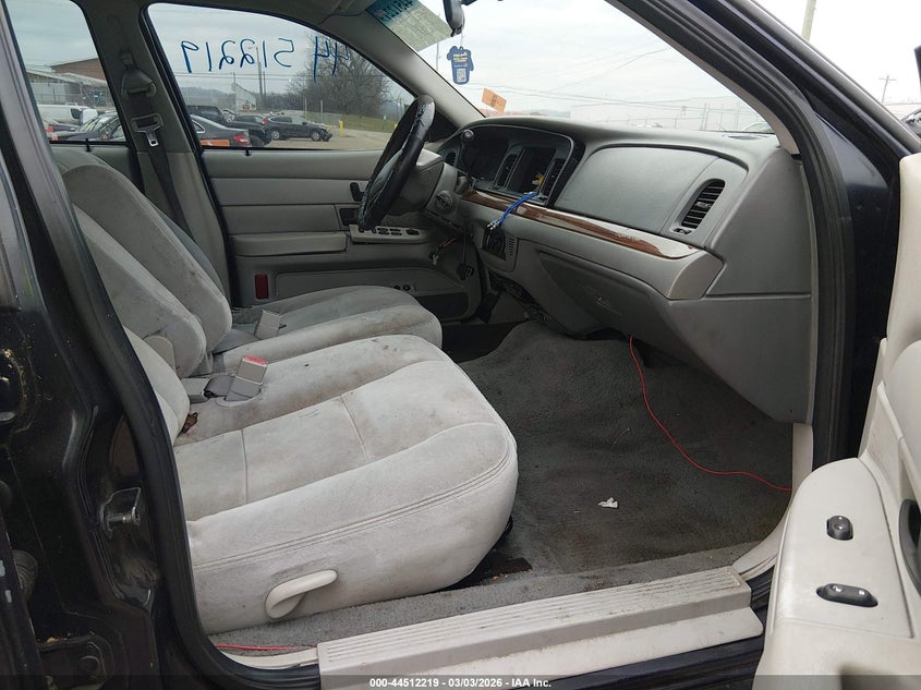 2003 Ford Crown Victoria Standard