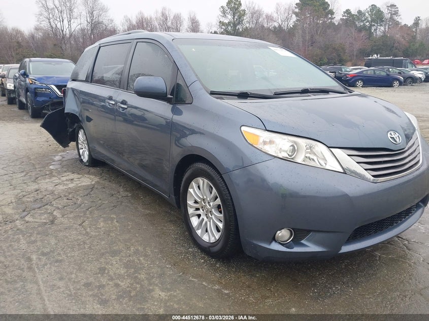 2015 Toyota Sienna Xle 8 Passenger