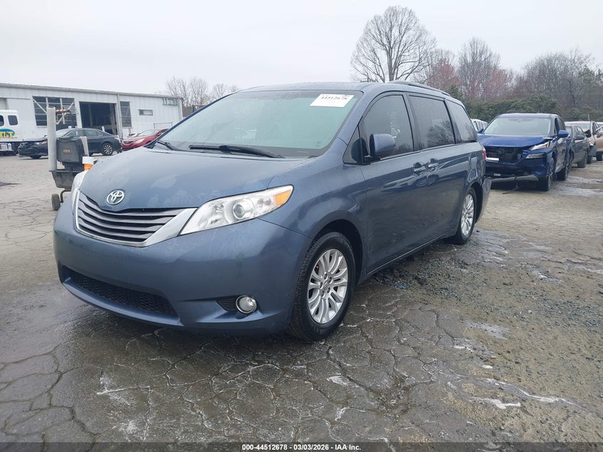 2015 Toyota Sienna Xle 8 Passenger