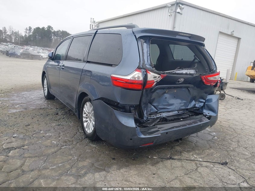 2015 Toyota Sienna Xle 8 Passenger