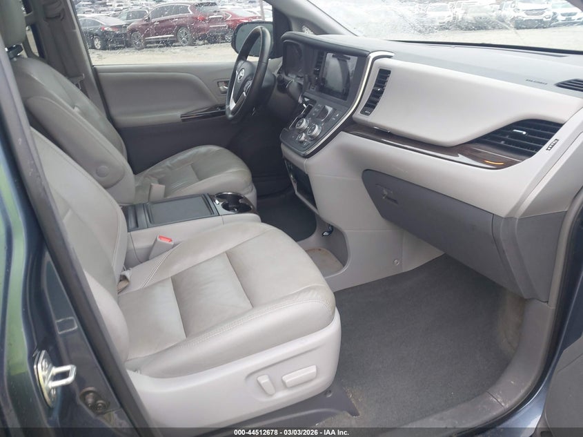 2015 Toyota Sienna Xle 8 Passenger
