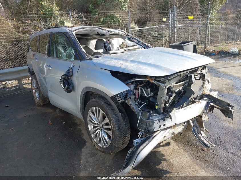 2022 Toyota Highlander Platinum