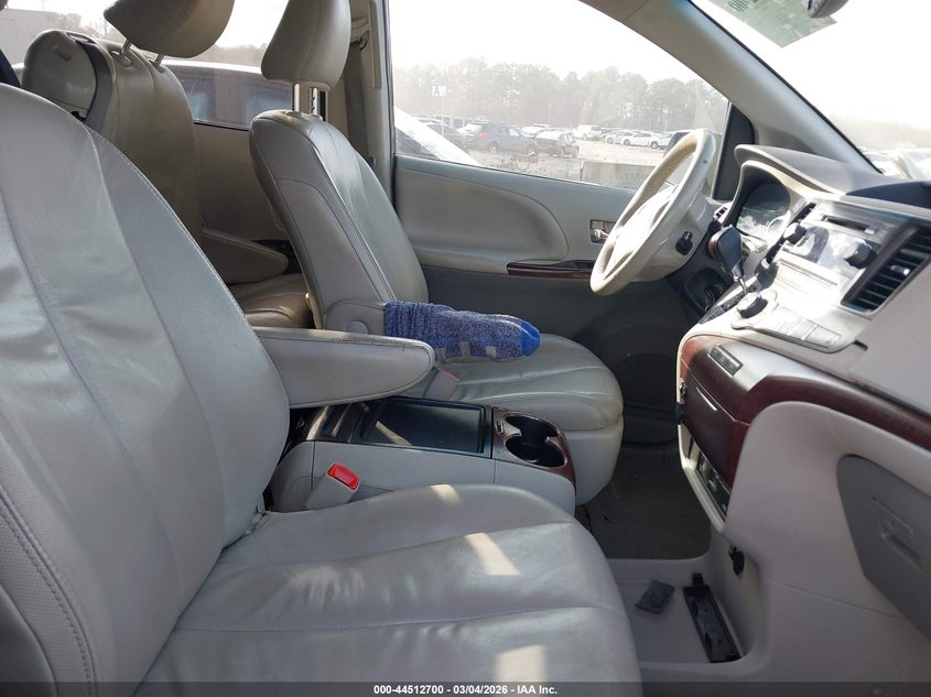 2012 Toyota Sienna Xle V6 8 Passenger