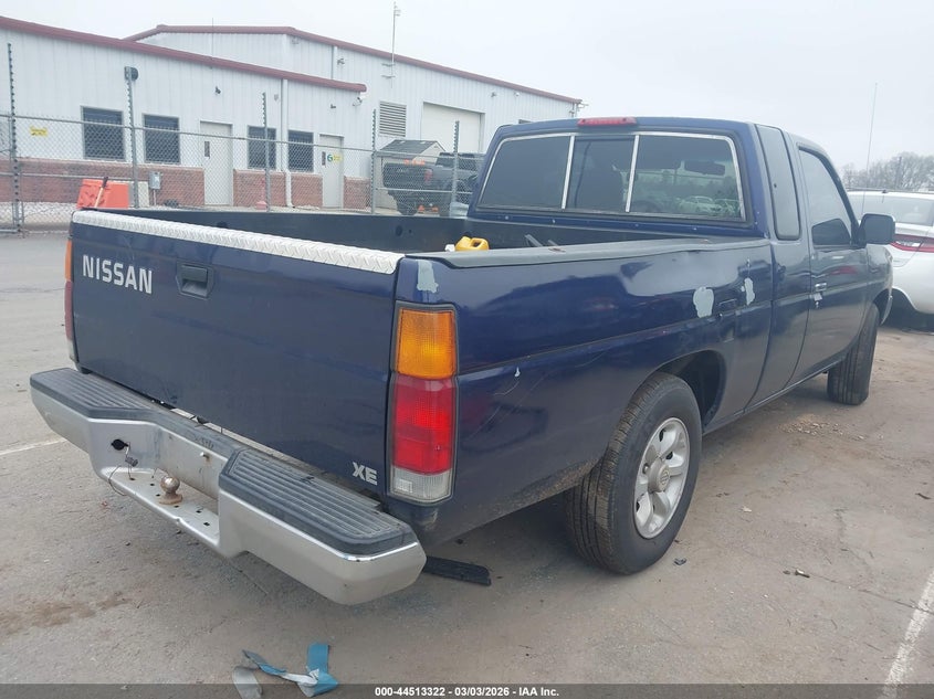 1997 Nissan 4X2 Truck