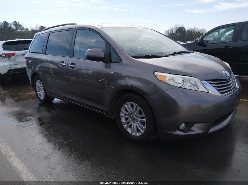 2014 Toyota Sienna Xle V6 8 Passenger