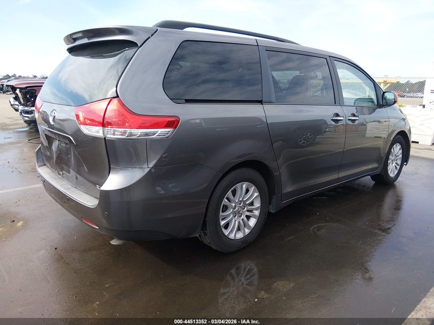 2014 Toyota Sienna Xle V6 8 Passenger