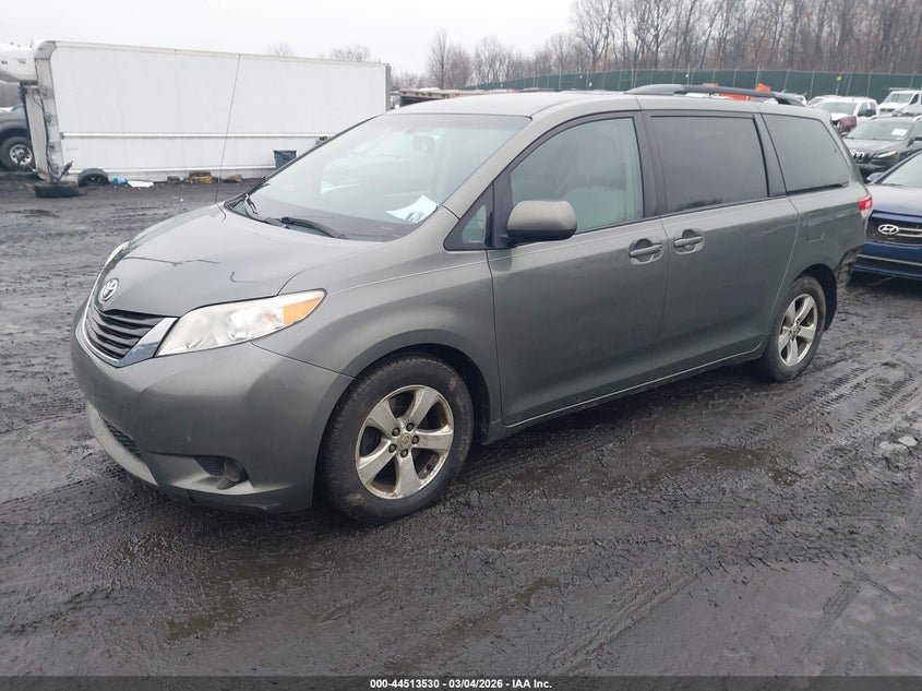 2011 Toyota Sienna Le V6